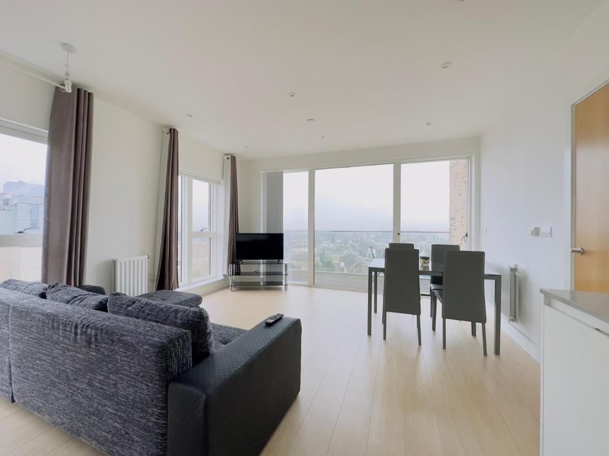 Luxurious Comfy Penthouse - Steps To East Croydon Train Station - Views Apartment Exterior photo