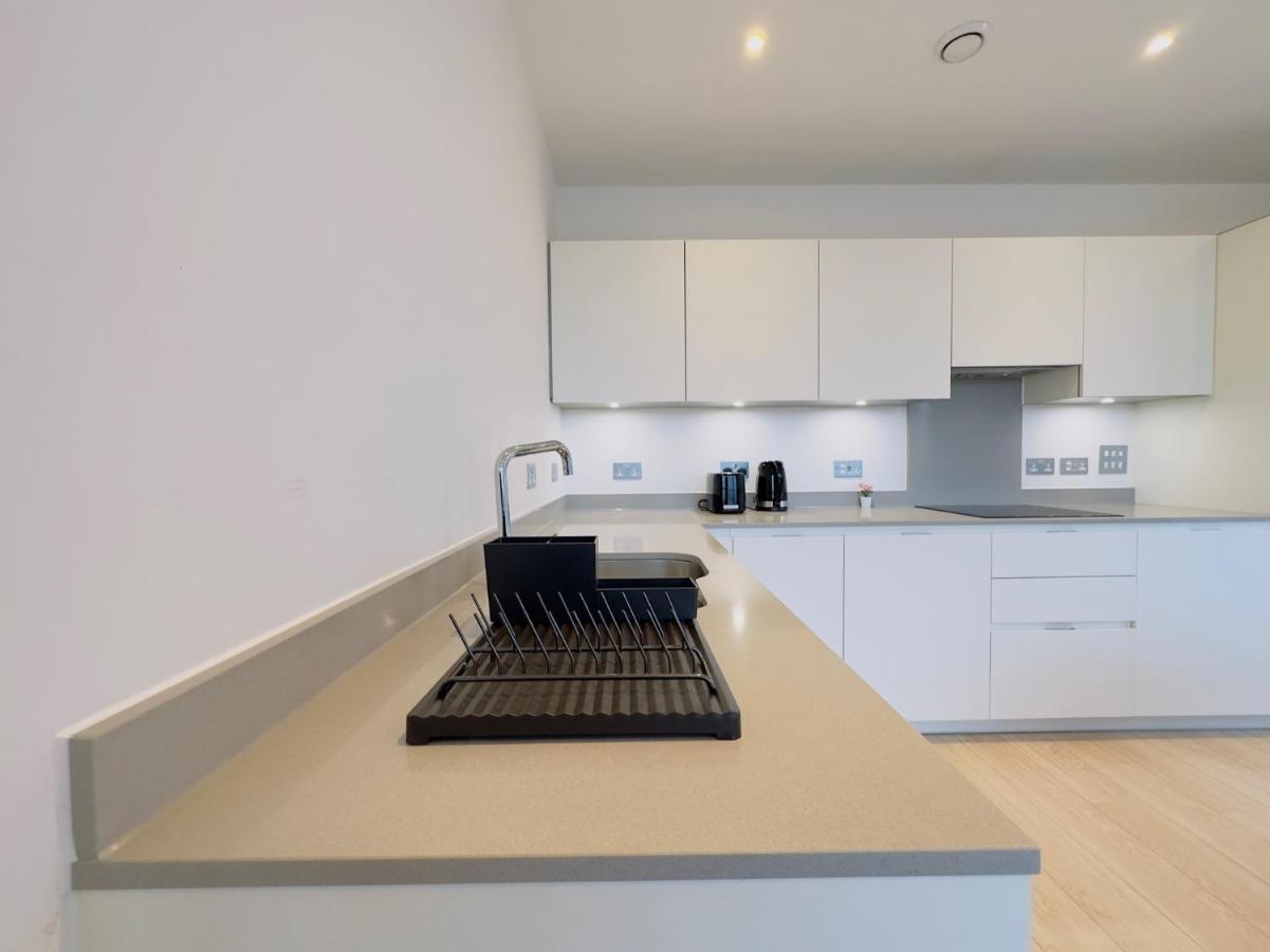 Luxurious Comfy Penthouse - Steps To East Croydon Train Station - Views Apartment Exterior photo